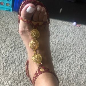 Red and Gold. Comes from a smoke free home.